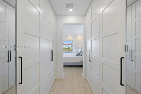 House in Pompano Beach, Florida 4 bedrooms, 156.08 sq.m. № 2042234 - photo 24