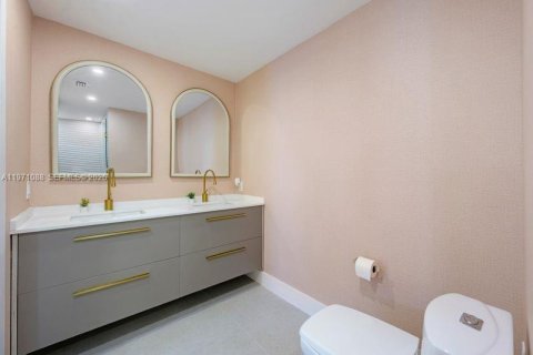 House in Pompano Beach, Florida 4 bedrooms, 156.08 sq.m. № 2042234 - photo 25