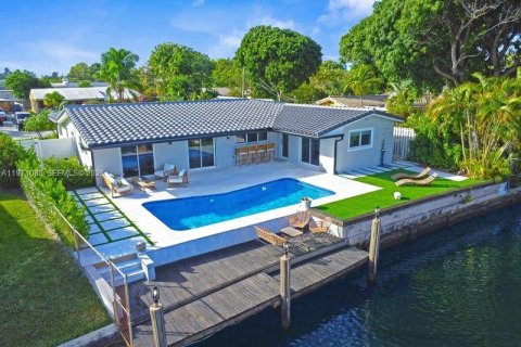 House in Pompano Beach, Florida 4 bedrooms, 156.08 sq.m. № 2042234 - photo 4