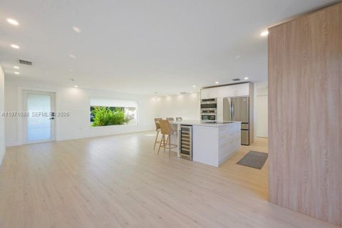 House in Pompano Beach, Florida 4 bedrooms, 156.08 sq.m. № 2042234 - photo 9