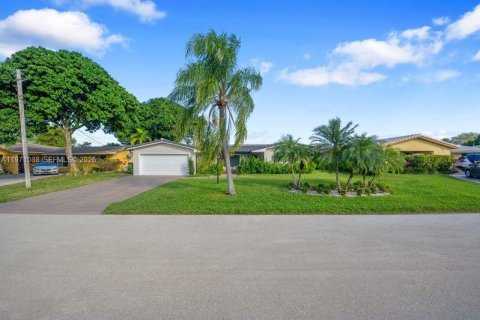 House in Pompano Beach, Florida 4 bedrooms, 156.08 sq.m. № 2042234 - photo 3