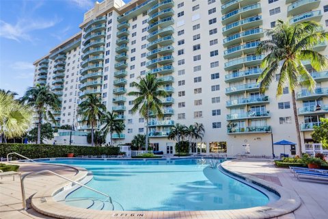 Copropriété à vendre à Sunny Isles Beach, Floride: 2 chambres, 142.79 m2 № 2017880 - photo 3