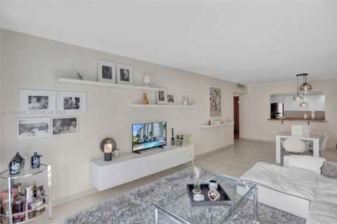 Copropriété à vendre à Sunny Isles Beach, Floride: 2 chambres, 142.79 m2 № 2017880 - photo 14