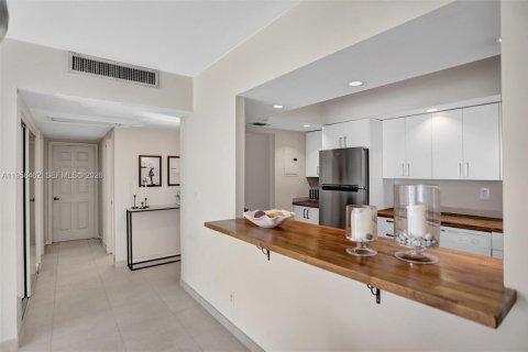 Copropriété à vendre à Sunny Isles Beach, Floride: 2 chambres, 142.79 m2 № 2017880 - photo 8
