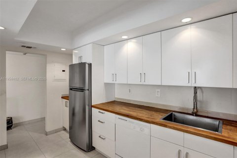 Copropriété à vendre à Sunny Isles Beach, Floride: 2 chambres, 142.79 m2 № 2017880 - photo 7