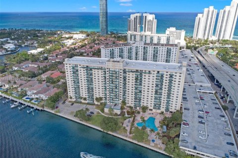 Condo à Sunny Isles Beach, Floride, 2 chambres  № 2017880