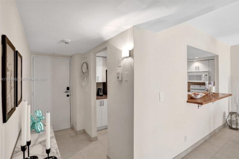 Copropriété à vendre à Sunny Isles Beach, Floride: 2 chambres, 142.79 m2 № 2017880 - photo 5