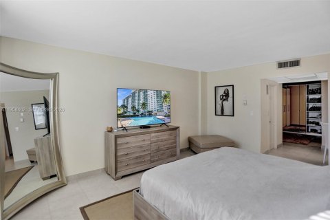 Copropriété à vendre à Sunny Isles Beach, Floride: 2 chambres, 142.79 m2 № 2017880 - photo 28