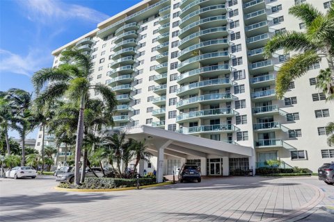 Copropriété à vendre à Sunny Isles Beach, Floride: 2 chambres, 142.79 m2 № 2017880 - photo 4