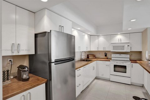 Copropriété à vendre à Sunny Isles Beach, Floride: 2 chambres, 142.79 m2 № 2017880 - photo 6