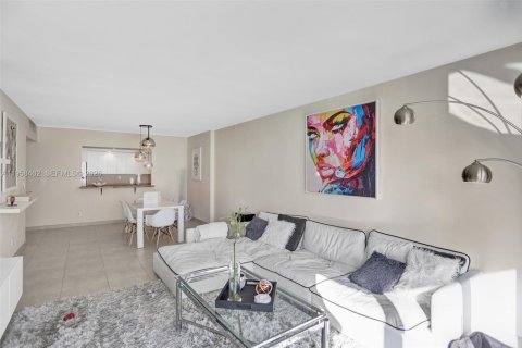 Copropriété à vendre à Sunny Isles Beach, Floride: 2 chambres, 142.79 m2 № 2017880 - photo 15