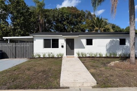 Villa ou maison à vendre à Miami, Floride: 3 chambres, 108.6 m2 № 2025181 - photo 2