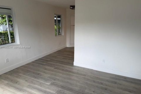Villa ou maison à vendre à Miami, Floride: 3 chambres, 108.6 m2 № 2025181 - photo 4