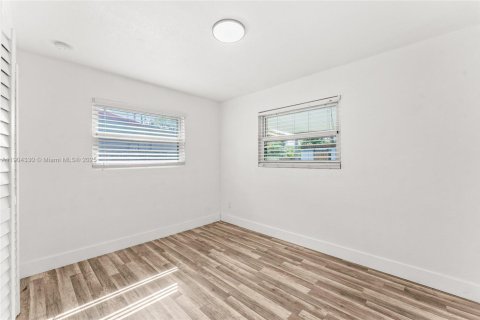 House in Dania Beach, Florida 4 bedrooms, 132.66 sq.m. № 1954649 - photo 22