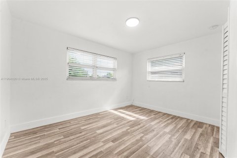 House in Dania Beach, Florida 4 bedrooms, 132.66 sq.m. № 1954649 - photo 21