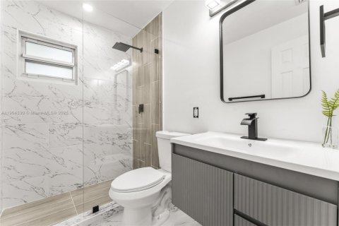 House in Dania Beach, Florida 4 bedrooms, 132.66 sq.m. № 1954649 - photo 30