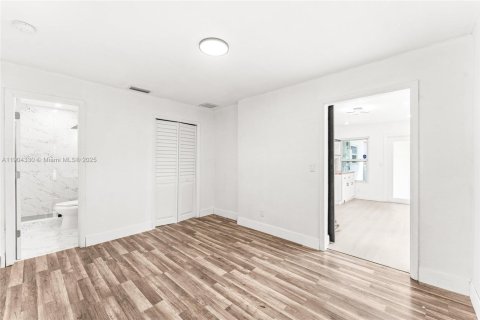 House in Dania Beach, Florida 4 bedrooms, 132.66 sq.m. № 1954649 - photo 24