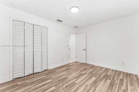 House in Dania Beach, Florida 4 bedrooms, 132.66 sq.m. № 1954649 - photo 29