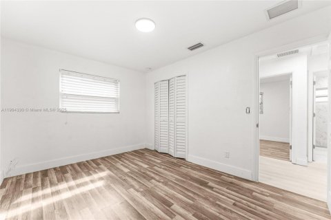 House in Dania Beach, Florida 4 bedrooms, 132.66 sq.m. № 1954649 - photo 28