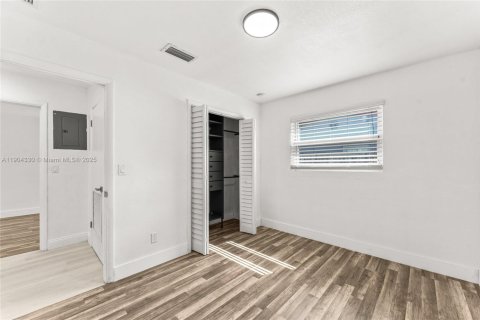 House in Dania Beach, Florida 4 bedrooms, 132.66 sq.m. № 1954649 - photo 26