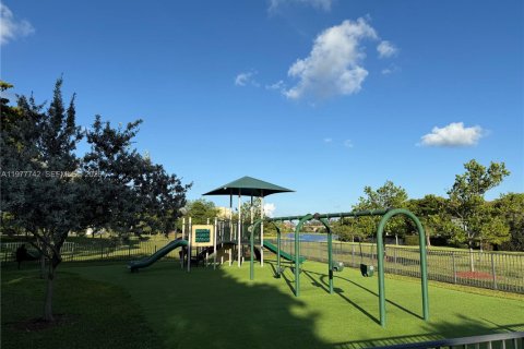 Купить кондоминиум в Майами, Флорида 2 спальни, 116.59м2, № 2042527 - фото 28