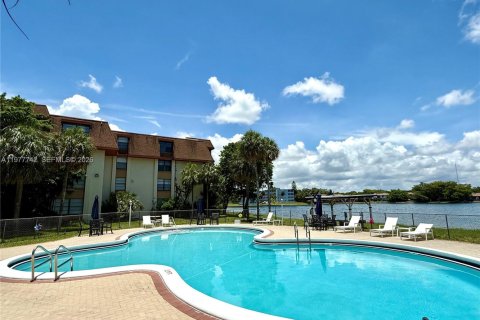 Купить кондоминиум в Майами, Флорида 2 спальни, 116.59м2, № 2042527 - фото 23