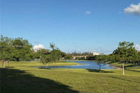 Купить кондоминиум в Майами, Флорида 2 спальни, 116.59м2, № 2042527 - фото 29