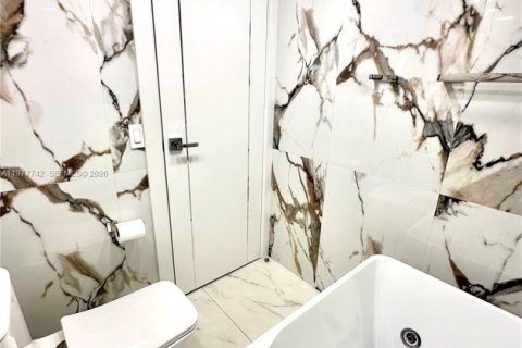 Купить кондоминиум в Майами, Флорида 2 спальни, 116.59м2, № 2042527 - фото 22