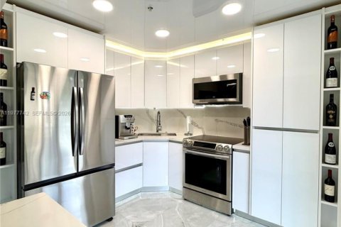 Купить кондоминиум в Майами, Флорида 2 спальни, 116.59м2, № 2042527 - фото 4