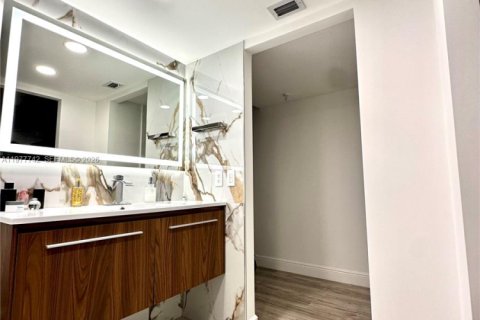 Купить кондоминиум в Майами, Флорида 2 спальни, 116.59м2, № 2042527 - фото 17