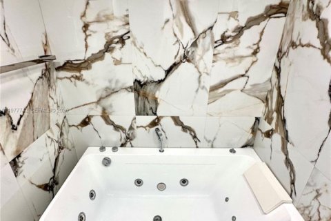 Купить кондоминиум в Майами, Флорида 2 спальни, 116.59м2, № 2042527 - фото 21