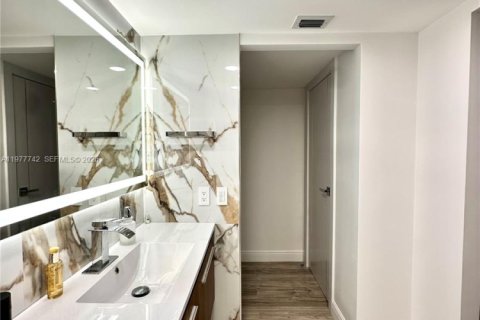 Купить кондоминиум в Майами, Флорида 2 спальни, 116.59м2, № 2042527 - фото 18