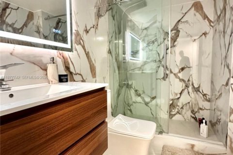 Купить кондоминиум в Майами, Флорида 2 спальни, 116.59м2, № 2042527 - фото 11