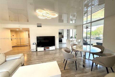 Condo in Miami, Florida, 2 bedrooms  № 2042527