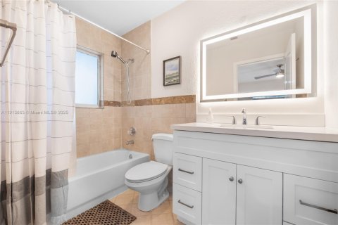 Купить кондоминиум в Майами, Флорида 3 спальни, 168.15м2, № 1968460 - фото 17