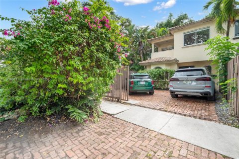 Купить кондоминиум в Майами, Флорида 3 спальни, 168.15м2, № 1968460 - фото 1