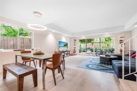 Купить кондоминиум в Майами, Флорида 3 спальни, 168.15м2, № 1968460 - фото 2