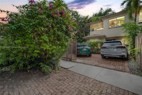 Купить кондоминиум в Майами, Флорида 3 спальни, 168.15м2, № 1968460 - фото 23