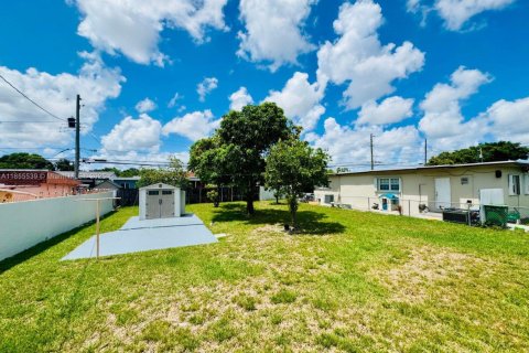 House in Hialeah, Florida 3 bedrooms, 110.09 sq.m. № 1880312 - photo 4