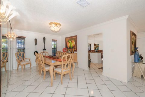House in Miami, Florida 4 bedrooms, 182 sq.m. № 1892980 - photo 3