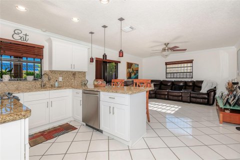 House in Miami, Florida 4 bedrooms, 182 sq.m. № 1892980 - photo 5