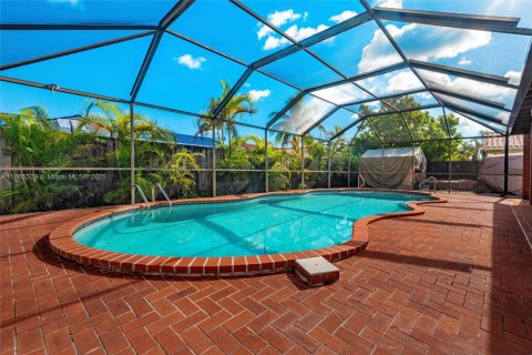 House in Miami, Florida 4 bedrooms, 182 sq.m. № 1892980 - photo 24