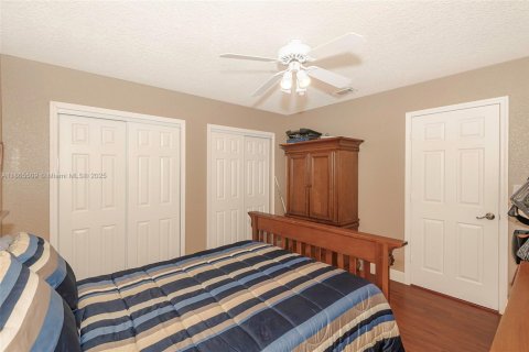 House in Miami, Florida 4 bedrooms, 182 sq.m. № 1892980 - photo 14