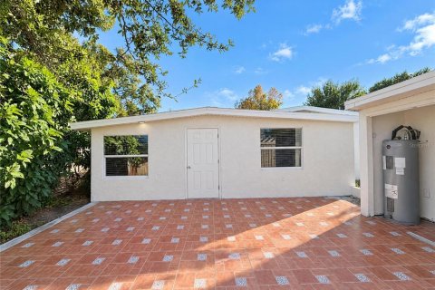 Villa ou maison à vendre à Tampa, Floride: 4 chambres, 103.68 m2 № 2434679 - photo 5