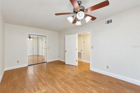 Villa ou maison à vendre à Tampa, Floride: 4 chambres, 103.68 m2 № 2434679 - photo 10