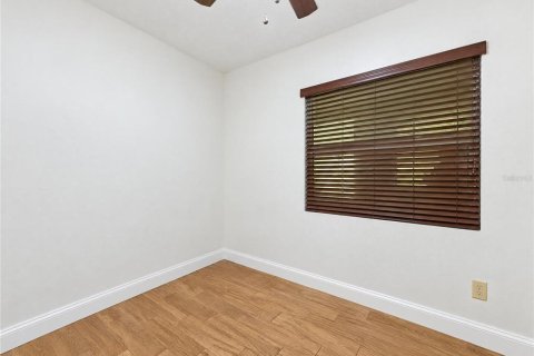 Villa ou maison à vendre à Tampa, Floride: 4 chambres, 103.68 m2 № 2434679 - photo 16