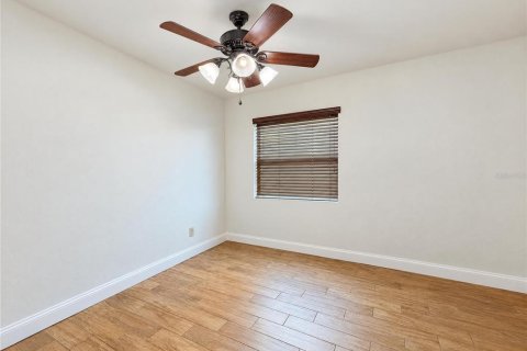 Villa ou maison à vendre à Tampa, Floride: 4 chambres, 103.68 m2 № 2434679 - photo 4