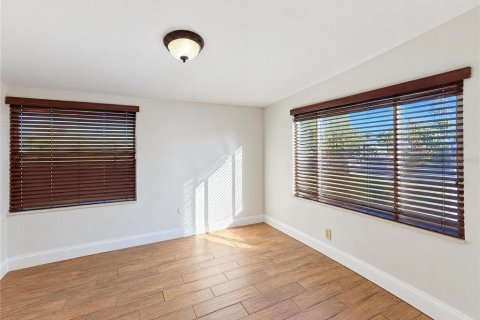 Villa ou maison à vendre à Tampa, Floride: 4 chambres, 103.68 m2 № 2434679 - photo 15