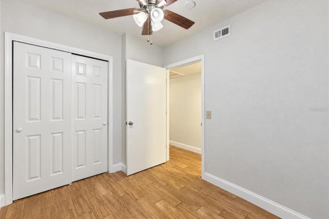 Villa ou maison à vendre à Tampa, Floride: 4 chambres, 103.68 m2 № 2434679 - photo 17
