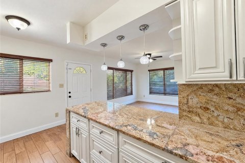 Villa ou maison à vendre à Tampa, Floride: 4 chambres, 103.68 m2 № 2434679 - photo 6